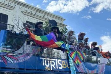 Marcha por el orgullo LGBTTTIQAPM+ en Oaxaca: ‘Nuestra salud mental es primero’