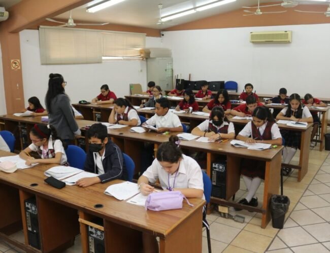 Estudiantes de primaria y secundaria en BCS reciben evaluación para certificación internacional en inglés