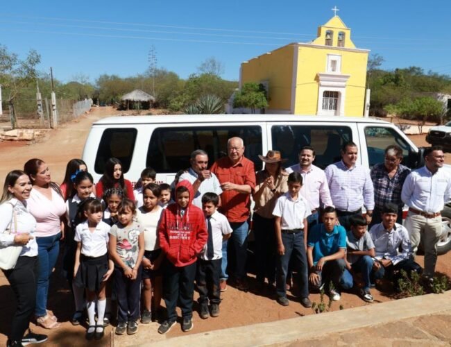 El Rosario recibe nueva unidad de transporte escolar para estudiantes