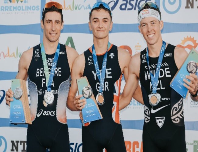 Firma el triatleta inglés Alex Yee el doblete Juegos Olímpicos-Mundial | Video