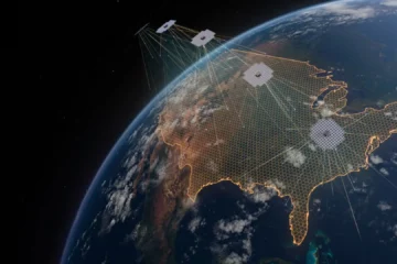 Los astrónomos, en pie de guerra: cinco nuevos satélites de 64 metros cubren el cielo nocturno