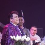 El imitador Jaime Varela rinde homenaje a Juan Gabriel