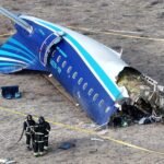 Avión de AZAL fue alcanzado por un misil ruso, afirman fuentes del Gobierno azerbaiyano