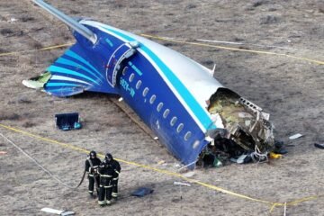 Avión de AZAL fue alcanzado por un misil ruso, afirman fuentes del Gobierno azerbaiyano