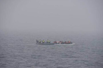 Salva Guardia Costera de Francia a 107 migrantes en el Canal de la Mancha