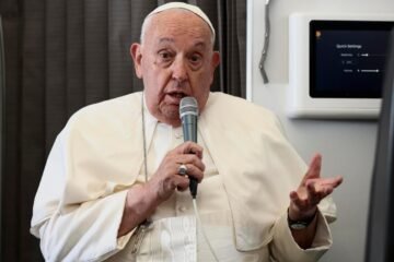 Papa Francisco advierte al FEM sobre la ‘crisis de la verdad’ por la IA