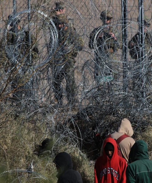 Trump ordena al Pentágono despliegue de tropas en la frontera: Medios EU