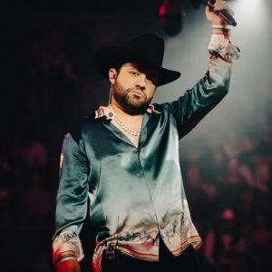 Le retienen visa Luis R Conriquez