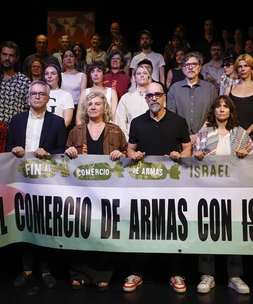 Oliver Laxe, Luis Tosar, Alba Flores y más de 1.200 artistas exigen a Pedro Sánchez frenar la venta de armas a Israel