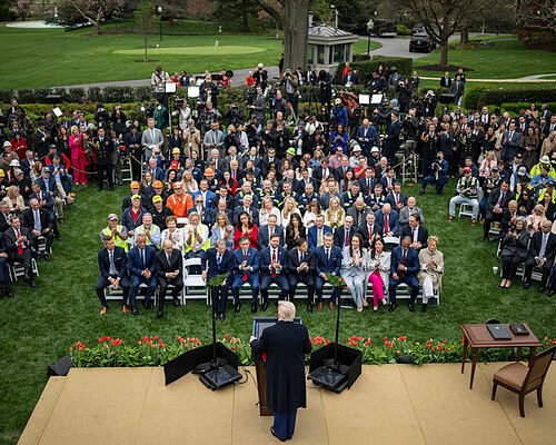 Reformas Trump: guirnaldas dorados y un jardín sin césped