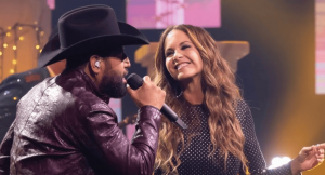 Unen sus voces en “Todo o Nada”