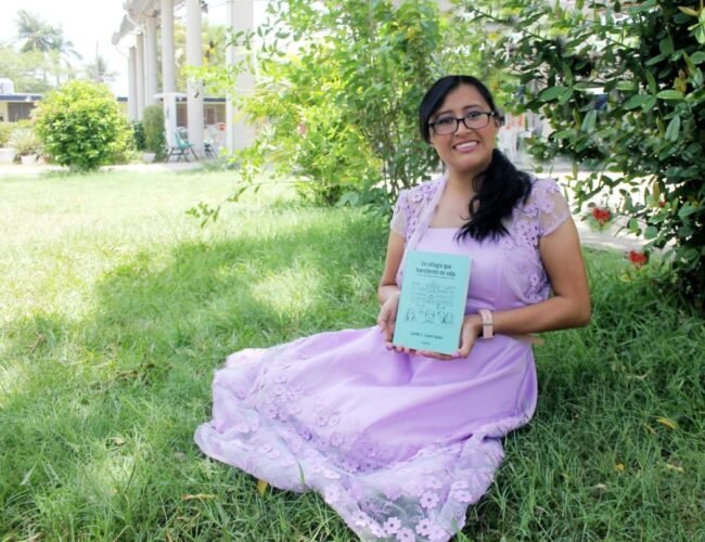 La escritora Lynette Zuleyma Lázaro Apáez debuta con un libro que da voz a jóvenes en busca de consuelo y fe