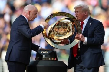 Entrega Trump trofeo al campeón en el Mundial de Clubes | Fotogalería y Video