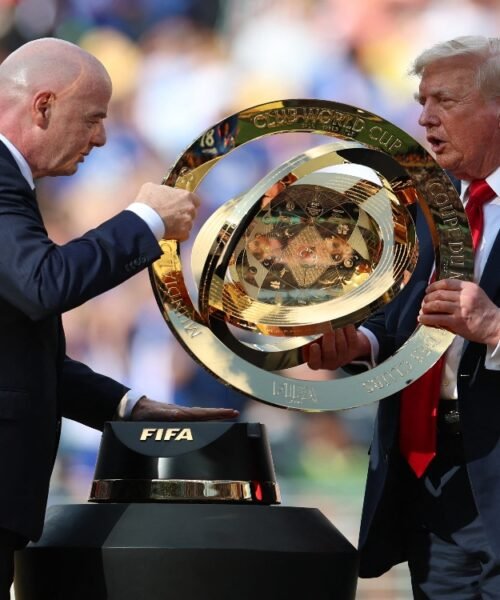 Entrega Trump trofeo al campeón en el Mundial de Clubes | Fotogalería y Video