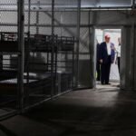 Migrantes describen el infierno dentro de ‘Alligator Alcatraz’