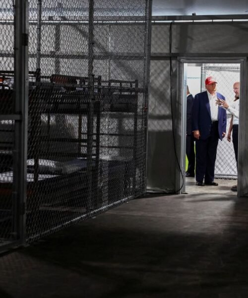 Migrantes describen el infierno dentro de ‘Alligator Alcatraz’