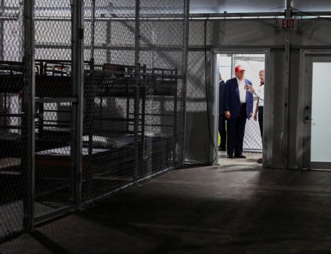Migrantes describen el infierno dentro de ‘Alligator Alcatraz’
