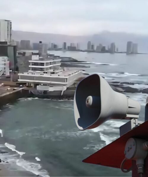 Suenan sirenas en Chile tras alerta roja por tsunami; ordenan evacuar tras terremoto en Rusia