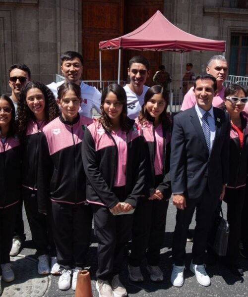 Sheinbaum recibe en Palacio Nacional a clavadistas mexicanos