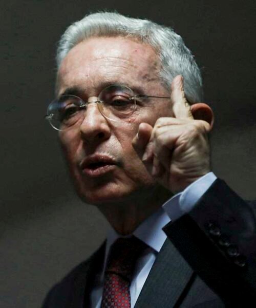 Expresidente colombiano Álvaro Uribe condenado a 12 años de prisión domiciliaria