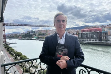 Francisco Javier Vélez Sánchez sorprende con En la salud y en la enfermedad