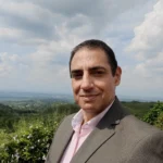 Víctor Hugo Becerra Hermida debuta con Compersión, una novela que redefine el amor desde la conciencia y la libertad