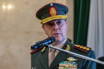 Milei nombra a un militar como ministro de Defensa por primera vez en democracia