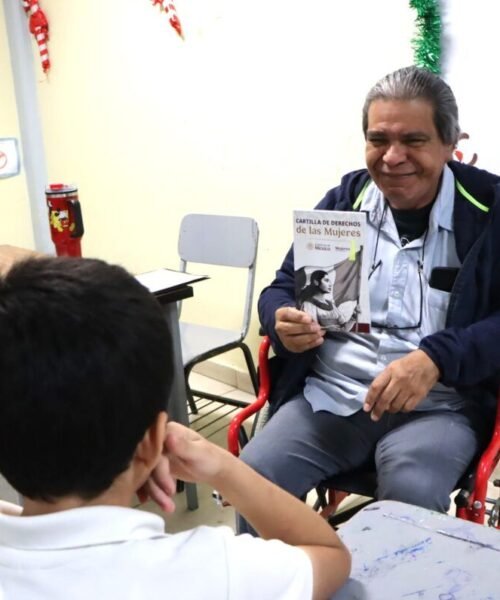 Llevan a secundarias sudcalifornianas la Cartilla de Derechos de las Mujeres