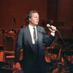 Julio Iglesias seguirá sonando en mi salón