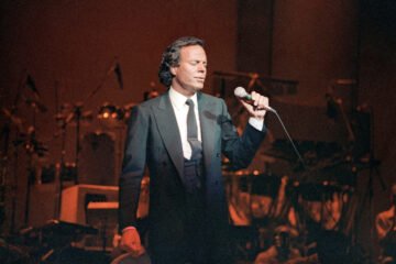 Julio Iglesias seguirá sonando en mi salón