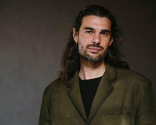 Oliver Laxe: «Es nuestra culpa que los jóvenes no vayan al cine. Les hemos dado pan bimbo y su paladar ya no está acostumbrado al pan de cereal puro»