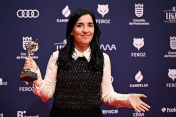 Los domingos asciende a los cielos, camino de la gloria de los Goya, en la liturgia de los Premios Feroz con cinco estatuillas