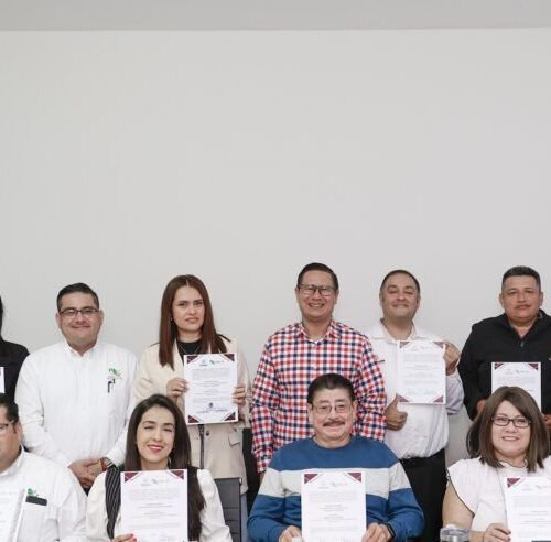 CECyTE BCS entrega nombramientos a ocho presidentes de academia