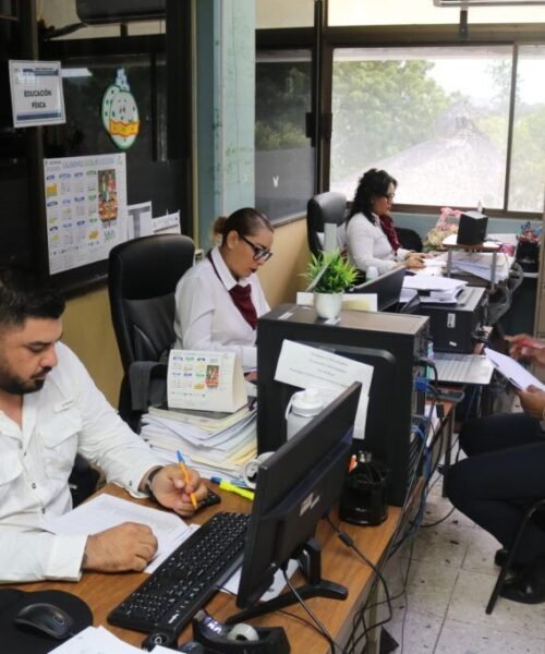 Otorgan plazas a maestras y maestros de educación física en BCS