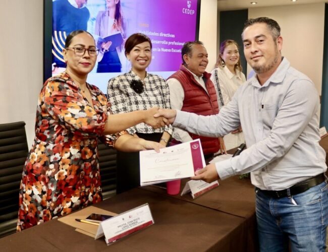 Capacitan en línea a directores y supervisores en habilidades directivas