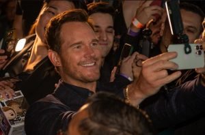 Promueve Chris Pratt ‘Sin Piedad’: complace a sus fans mexicanos