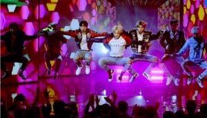 BTS causa “locura”, fans marchan y exigen precios justos