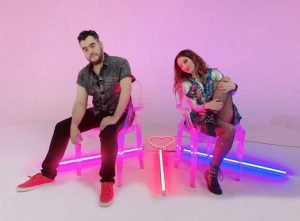 Veralux evoluciona con un sonido pop electrónico con toques de los 2000