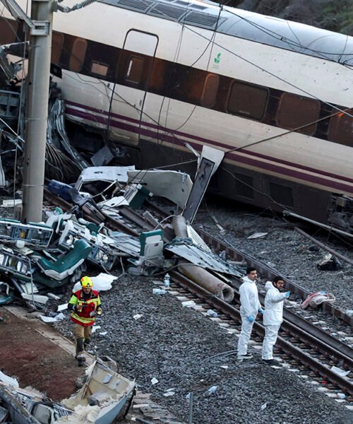 Gobierno español califica como ‘muy raro’ el descarrilamiento de trenes que suma ya 39 muertos