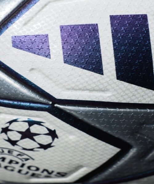 Presentan balón conmemorativo por el 25 Aniversario de la Champions League