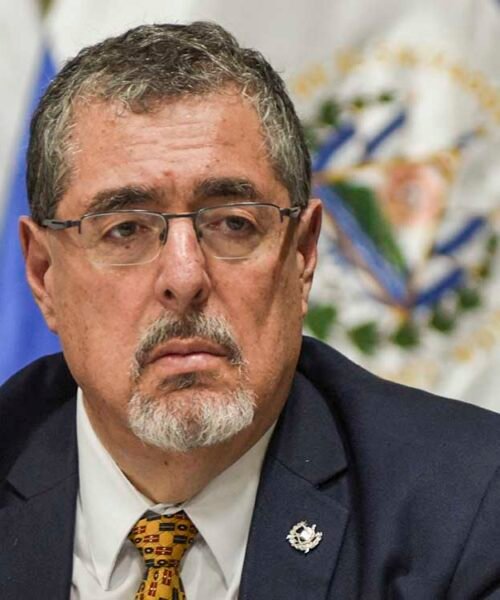 Presidente de Guatemala declara estado de sitio y anuncia liberación de tres cárceles amotinadas