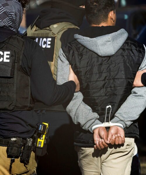 Gobierno de Trump multa casi un millón de dólares a mujer por no cumplir con orden de deportación