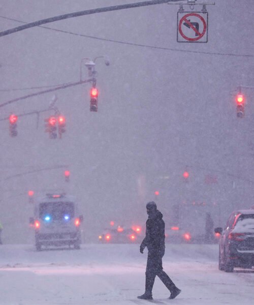 Casi la mitad de EE.UU. declara emergencia por temporal de nieve y hielo