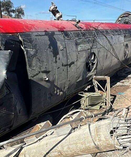 Investigación por descarrilamiento de tren en España apunta a la rotura de la vía