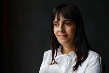 Lana Corujo, la inesperada escritora superventas: «Miramos la cara A de Canarias. Pero está la cara B, la desigualdad y la violencia»