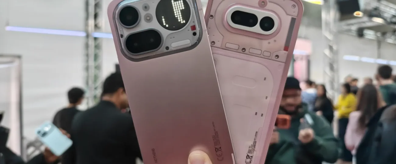 Nothing se pasa al rosa con el Phone (4a) y con el cuerpo metálico del rompedor Phone (4a) Pro