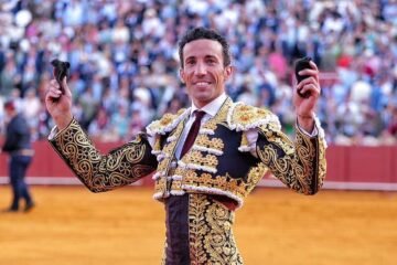 David de Miranda renueva su idilio con Sevilla por la Puerta del Príncipe