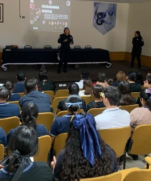 Capacitan a normalistas en prevención de riesgos digitales en La Paz