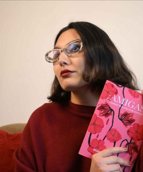 ISABELLA VELÁSQUEZ EXPLORA EL DUELO POR LA PÉRDIDA DE UNA AMISTAD EN ‘¿AMIGAS?, TAMBIÉN SE LLORA POR CONFIAR’