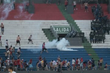 Decenas de heridos y detenidos deja el Clásico en Paraguay | Video